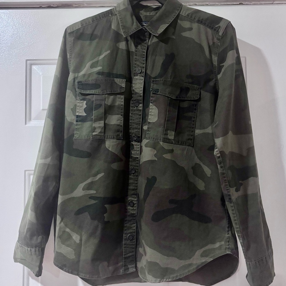 Abercrombie & Fitch Men’s Camo Button Down Jacket Size Medium